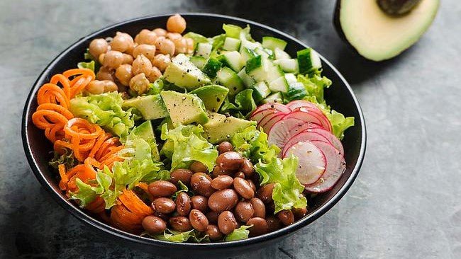 Budas bļoda ar saulē kaltētu tomātu humusu - Vitamins.lv