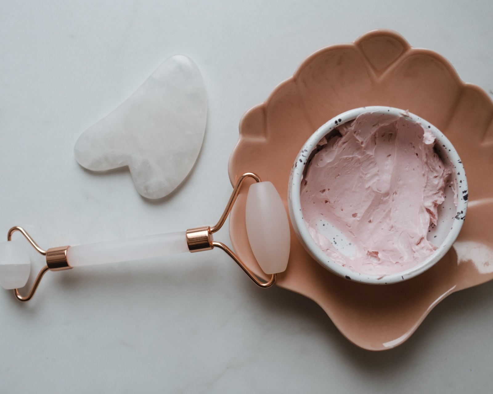 Kosmētiķe iesaka: Kāpēc un kā pareizi veikt sejas masāžu? - Vitamins.lv